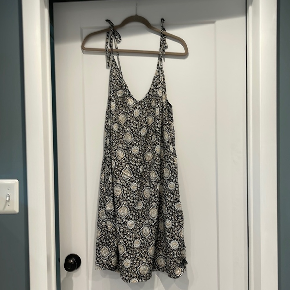 NWT Old Navy sundress-fun pattern and loose cut. Sz L tall